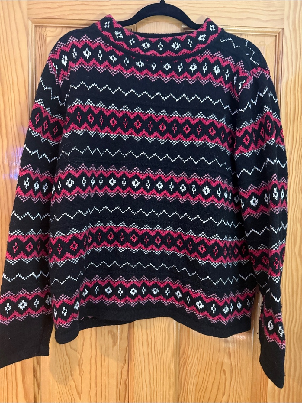 Liz Claiborne Black Crewneck Sweater with Fuchsia and White Pattern